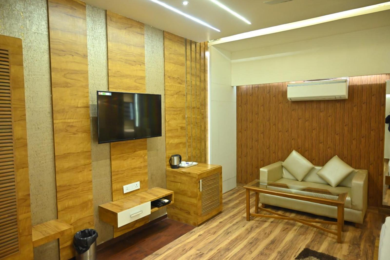 Hotel K D Palace Kanpur Zewnętrze zdjęcie