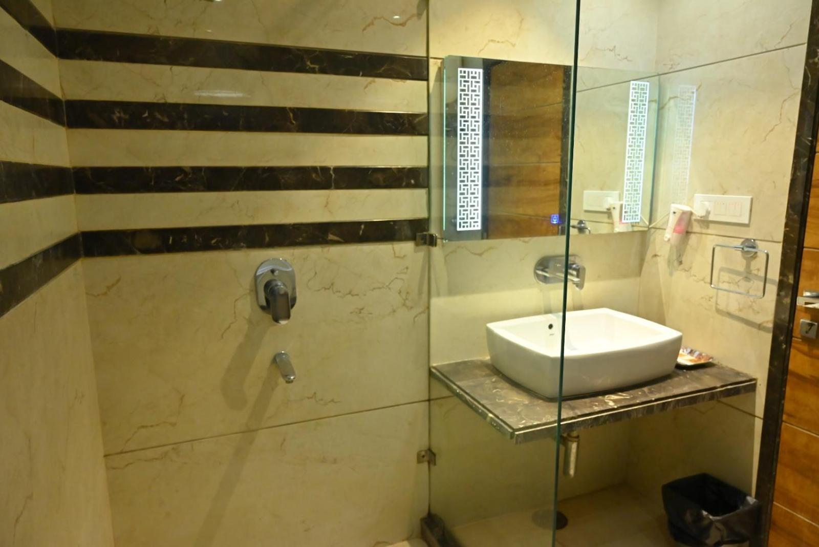 Hotel K D Palace Kanpur Zewnętrze zdjęcie